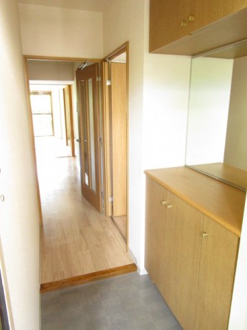 玄関　※別部屋参考写真