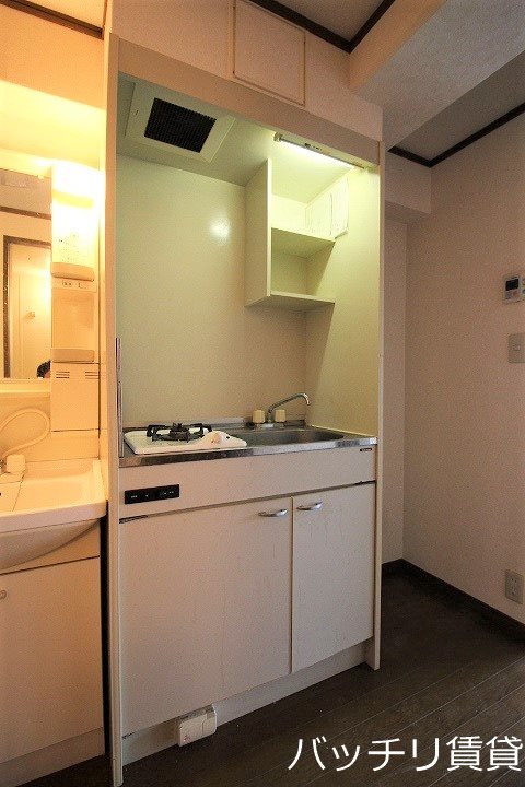 キッチン　※同マンション別部屋写真の為、現状優先。