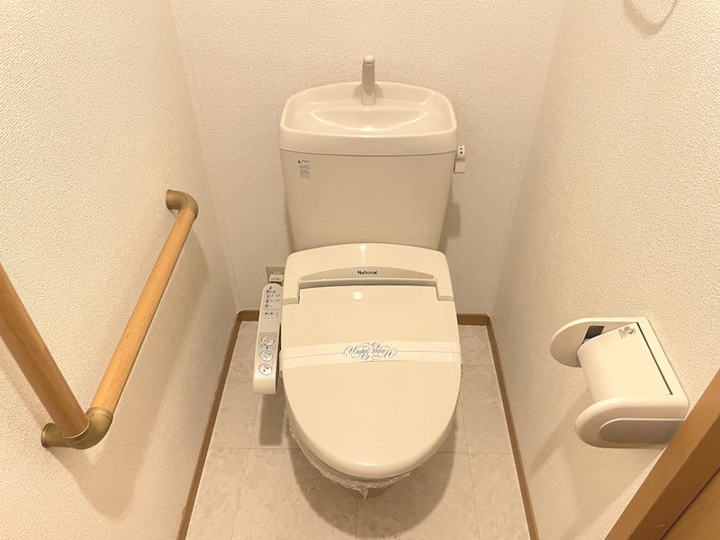 トイレ　別号室のお写真でございます。