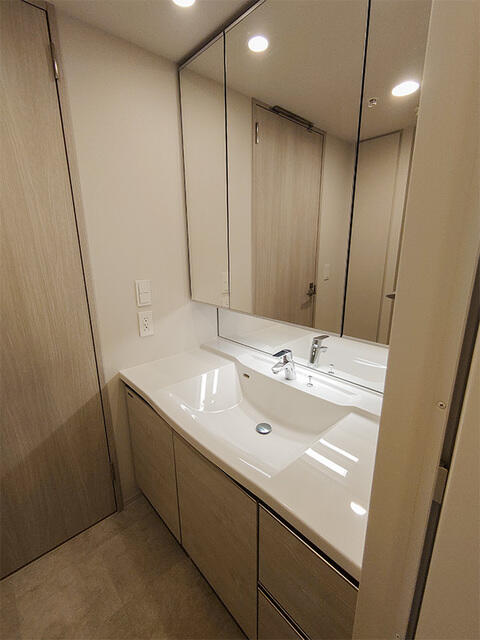 洗面設備　※写真は同タイプ住戸です。