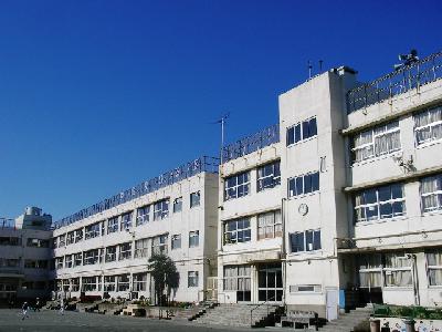 小学校　世田谷区立上北沢小学校（小学校）まで491m