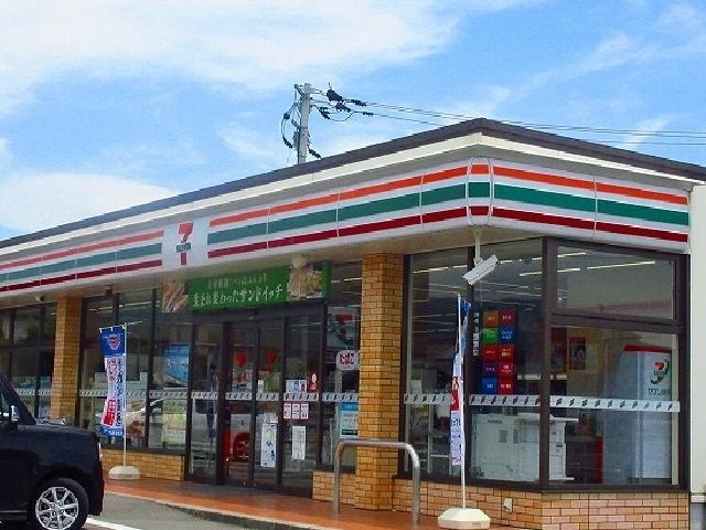 コンビニ　セブンイレブン（コンビニ）まで850m