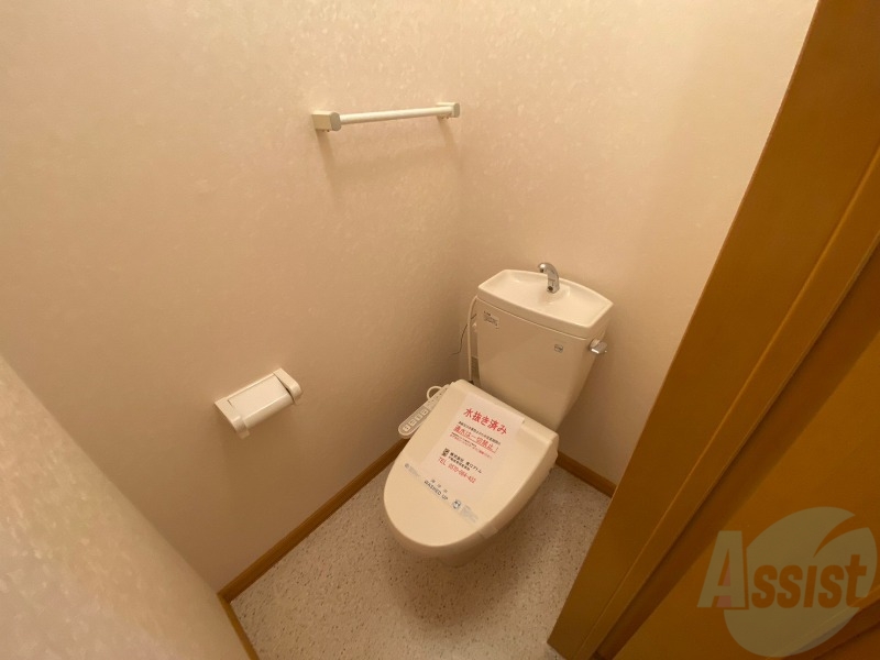 トイレ　こちらはトイレです。清潔感があり、安心して使用できます。