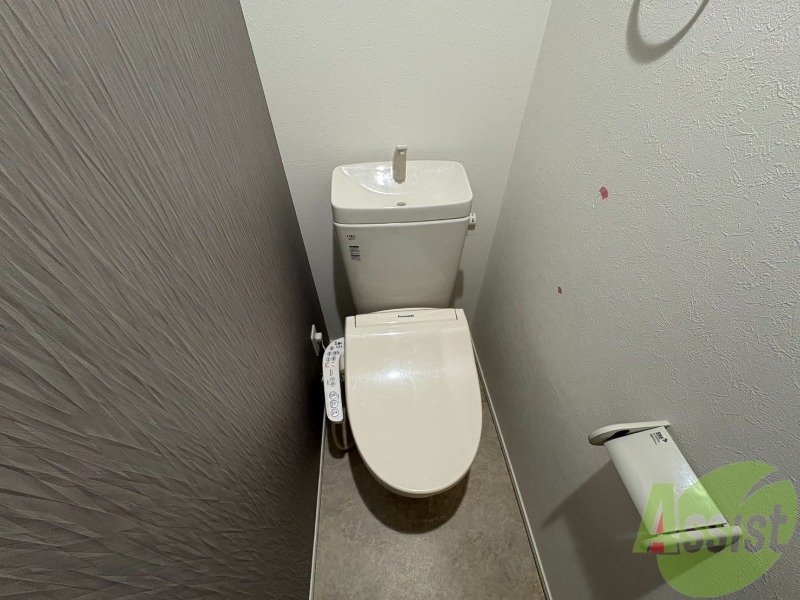 トイレ　トイレはこちらのウォシュレット付きになりますね。