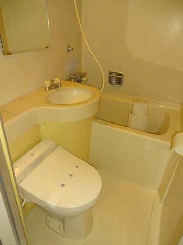 バス・シャワールーム　温水洗浄便座付き