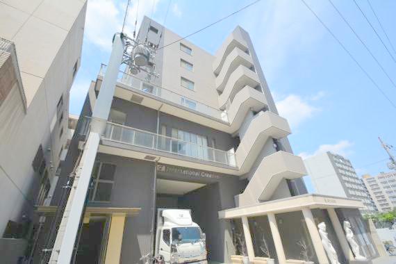 建物外観　存在感のある外観は落ちついた色合いで、堂々としていますね。