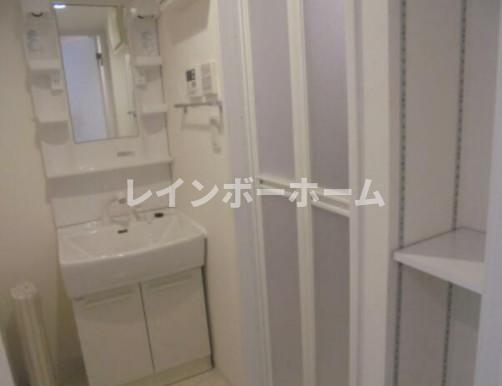 洗面設備　脱衣スペースもあります