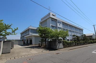 中学校　新潟市立小針中学校（中学校）まで1305m