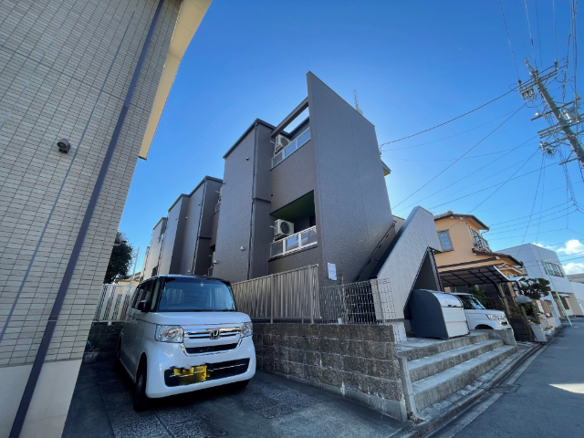 建物外観　東側からの外観