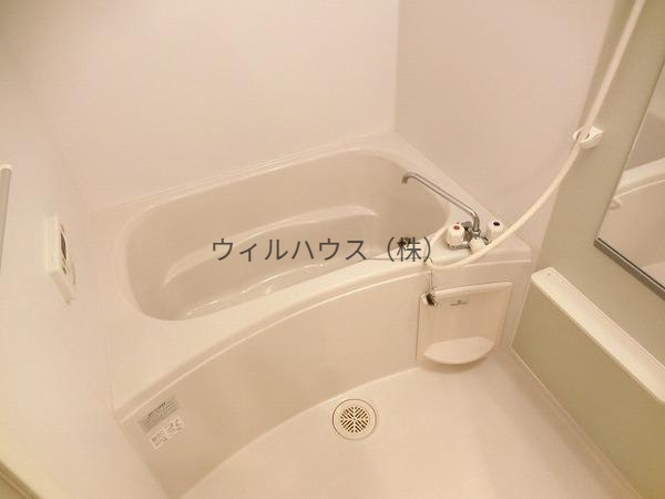 バス・シャワールーム　追い焚き機能付きバス！