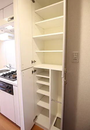 玄関　別部屋の画像を使用しております。