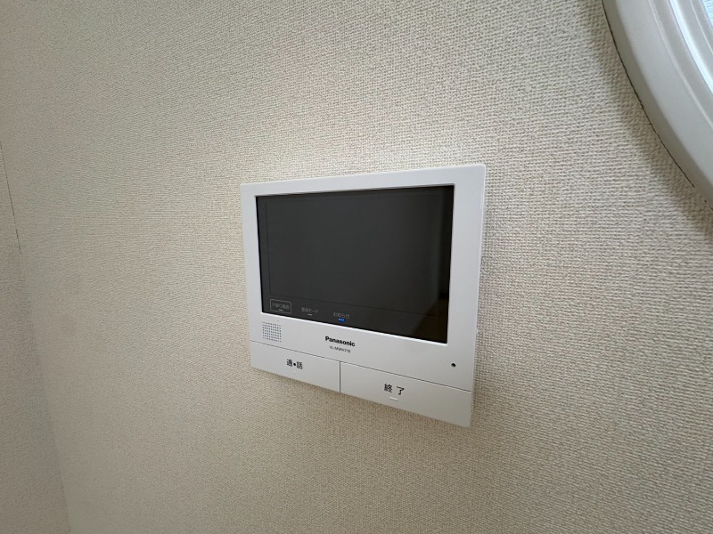 セキュリティ　ＴＶモニター付インターホンです。来客者の顔が見えるので安心！