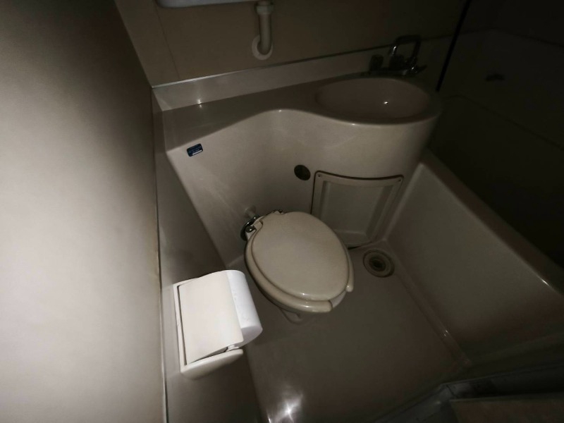 トイレ　トイレです。ユニットバスになってますのでコンパクト。