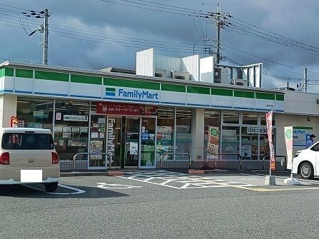 コンビニ　ファミリーマート小野本町店（コンビニ）まで1100m