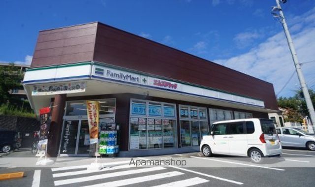 コンビニ　ファミリーマート　エムズドラッグ学園大和店（コンビニ）まで569m