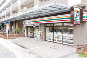 コンビニ　セブンイレブン 神戸脇浜町３丁目店（コンビニ）まで92m