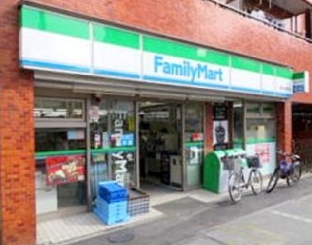 コンビニ　ファミリーマート勝どき駅前店（コンビニ）まで674m