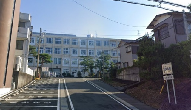 中学校　浜松市立高台中学校（中学校）まで1200m