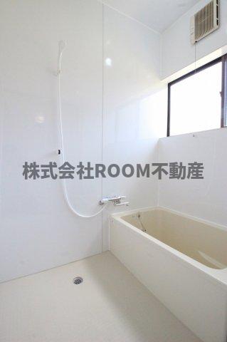 バス・シャワールーム　落ち着いた空間のお風呂です