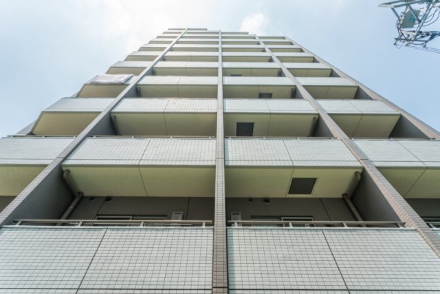 建物外観　鉄筋コンクリート造のがっちりとした建物。