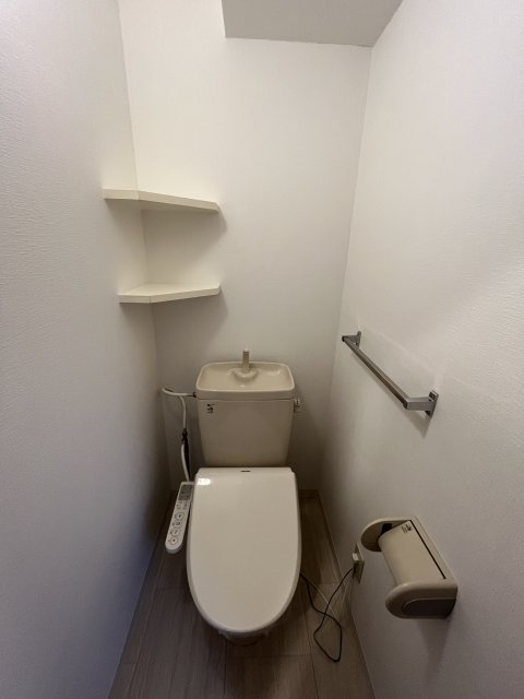 トイレ　※同型タイプの参考写真
