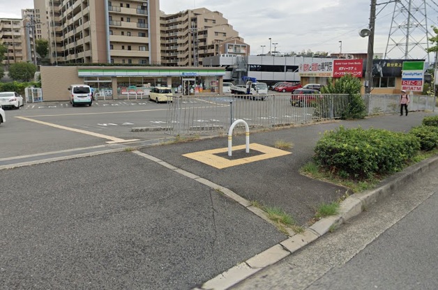 コンビニ　ファミリーマート 和泉室堂北店（コンビニ）まで154m