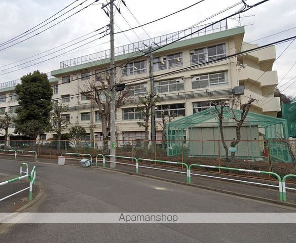 中学校　上祖師谷中学校（中学校）まで633m