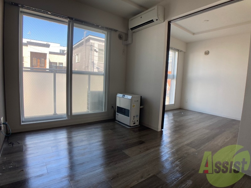 居室・リビング　広くてキレイなお部屋が広がっていて、充実した生活が送れそう。