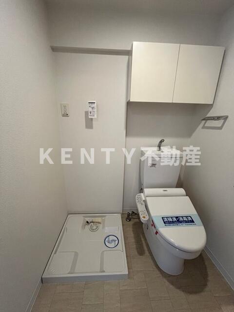 トイレ　落ち着いた色調のトイレです