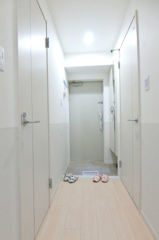 玄関　※モデルルーム写真です。