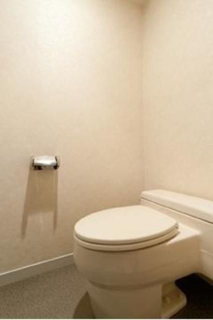 トイレ　※同建物内・別タイプの参考写真です。