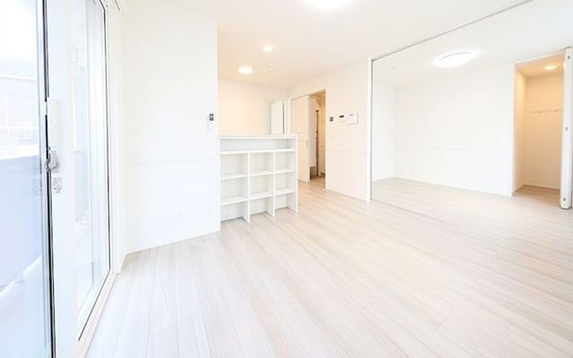 居室・リビング　同ハウスメーカーのモデルルームの写真です。