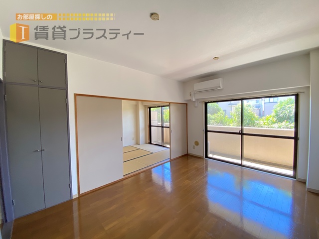 居室・リビング　※同建物反転写真となります