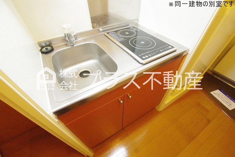 キッチン　設備・仕様は号室により異なる為、現況を優先致します。