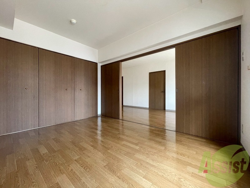 その他部屋・スペース　こちらのお部屋は光が差し込む、温かみのあるお部屋です。