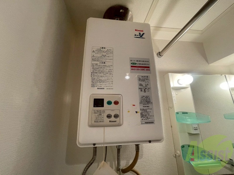 その他設備　給湯器です。操作しやすいパネルになってます。