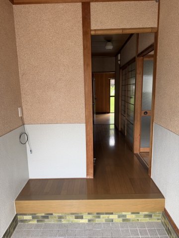 六田1丁目メゾネットの玄関写真