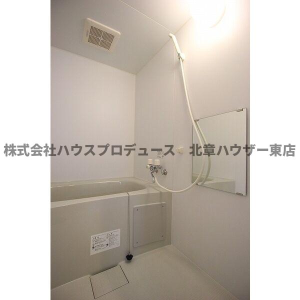 バス・シャワールーム　コンパクトで使いやすいお風呂です