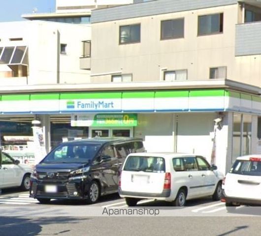 コンビニ　ファミリーマート（コンビニ）まで77m