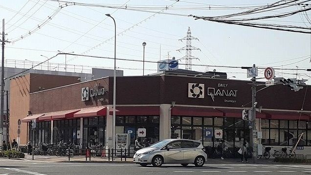 スーパー　イズミヤ様（スーパー）まで700m