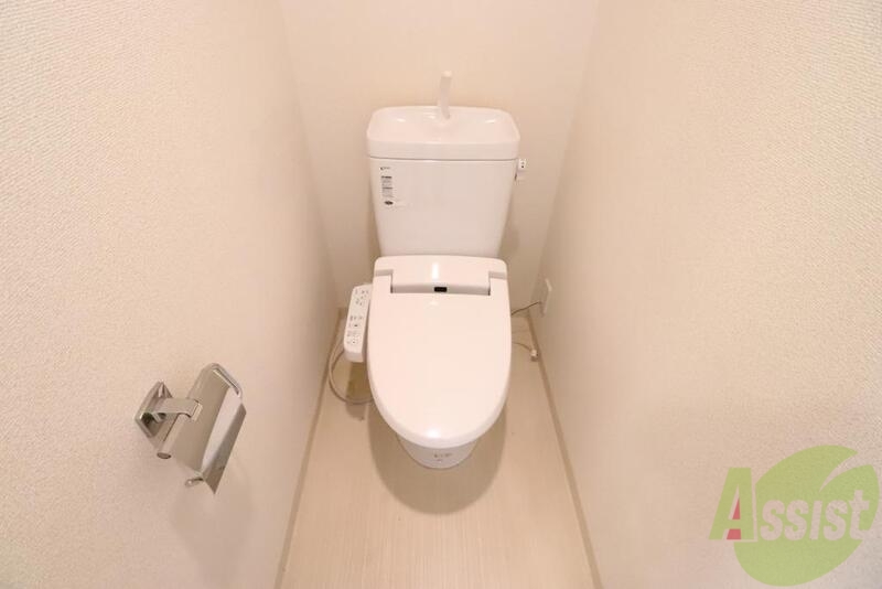 トイレ　広めのお手洗いになります。