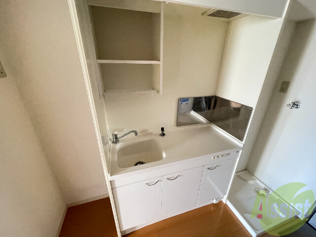 キッチン　シンプルなキッチンです。一人暮らしにはちょうどいいサイズ。