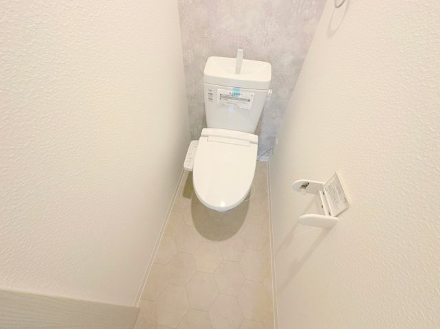 トイレ　清潔感のあるトイレは、誰もがリラックスできる空間です。