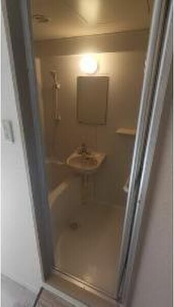 バス・シャワールーム　※写真は同じマンションの違う部屋のものになります。
