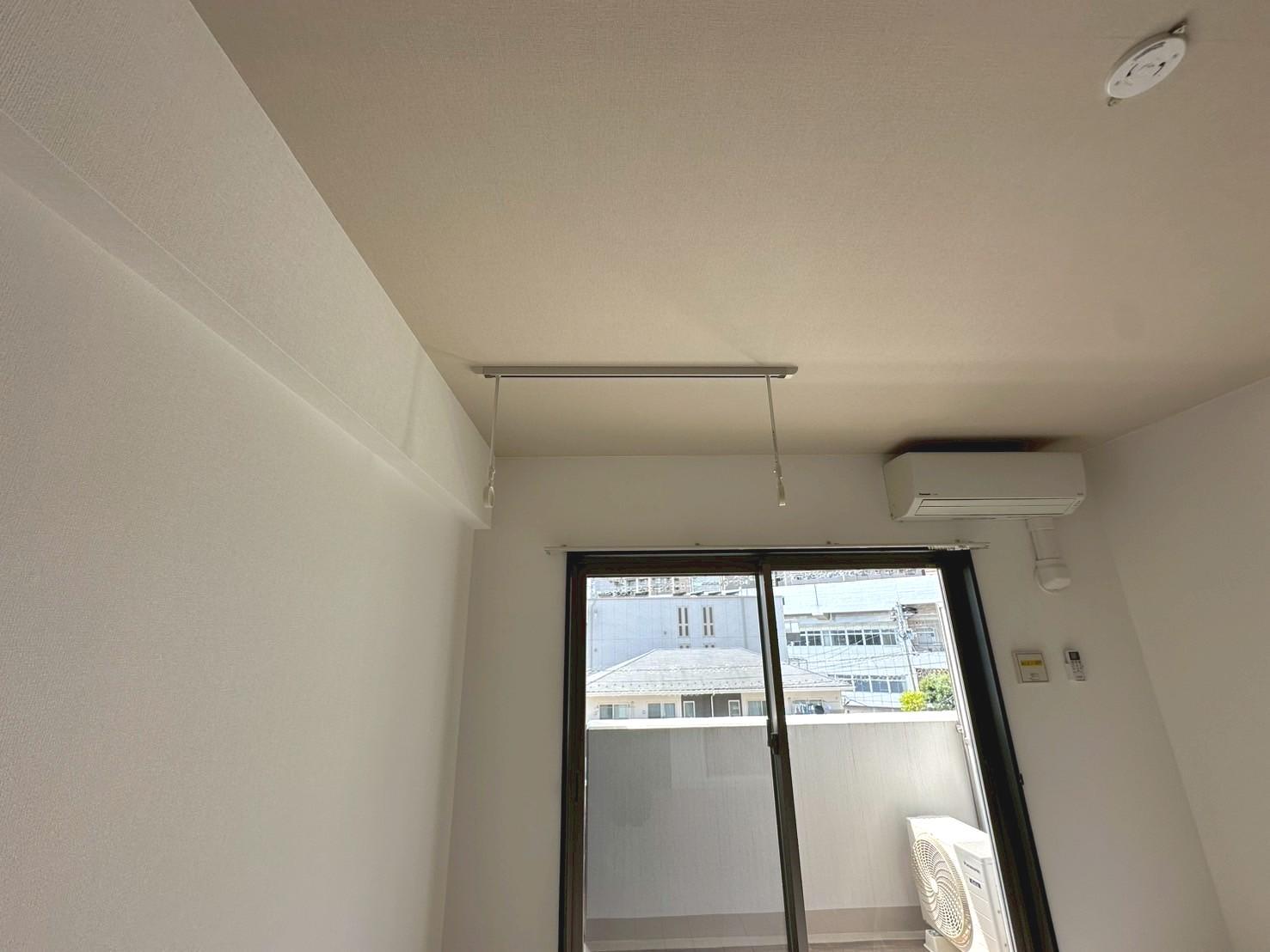 その他設備　雨の日の洗濯が干せる室内物干し付きです