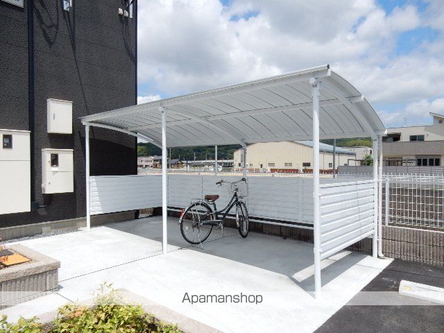 ＪＲ山陽本線 岡山駅 バス乗車時間：20分 最寄りバス停で下車 徒歩8分 2階建 築11年の外観写真