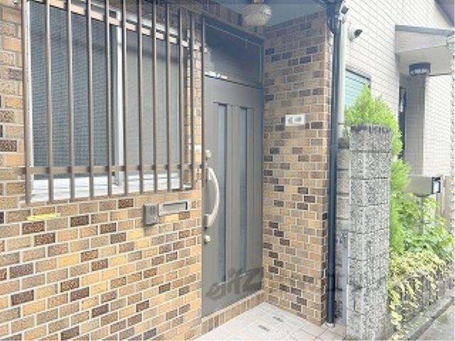地下鉄烏丸線 鞍馬口駅 徒歩8分 2階建 築47年の玄関写真