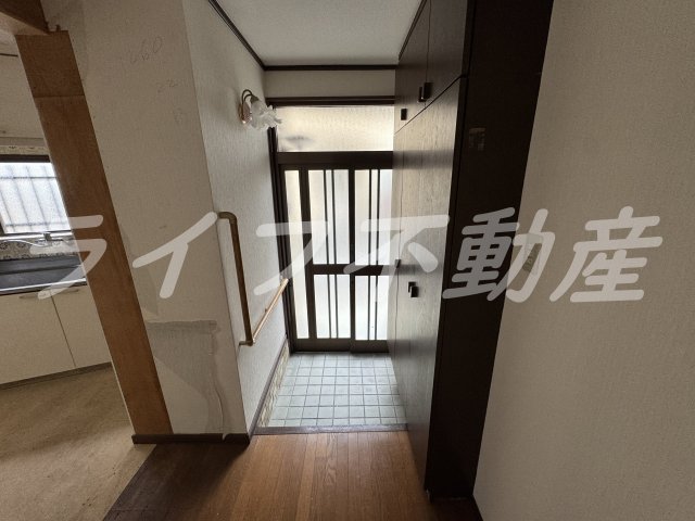 玄関　収納もある玄関です