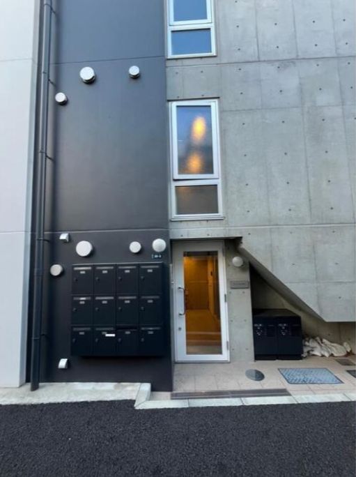 エントランス　弊社は都内全域の物件をご紹介可能です！