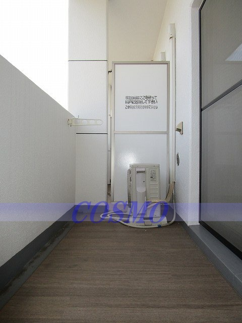 バルコニー　同じタイプの室内画像です。